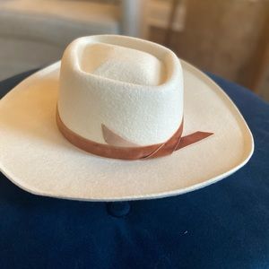 Lack of Color Cream Hat size M 57cm